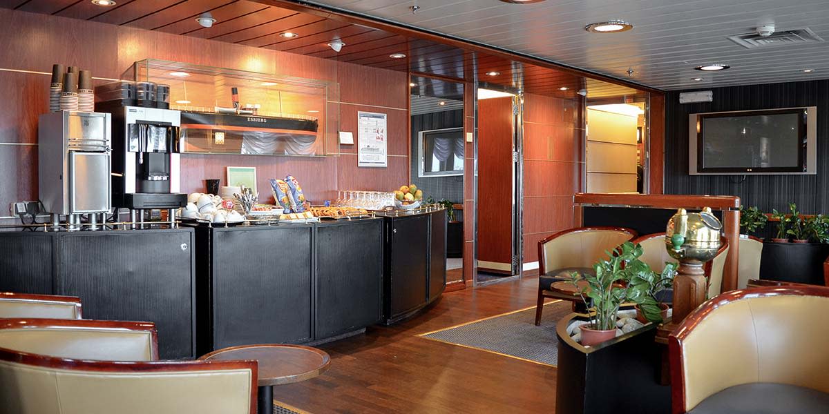 Commodore lounge om bord Newcastle-Amsterdam