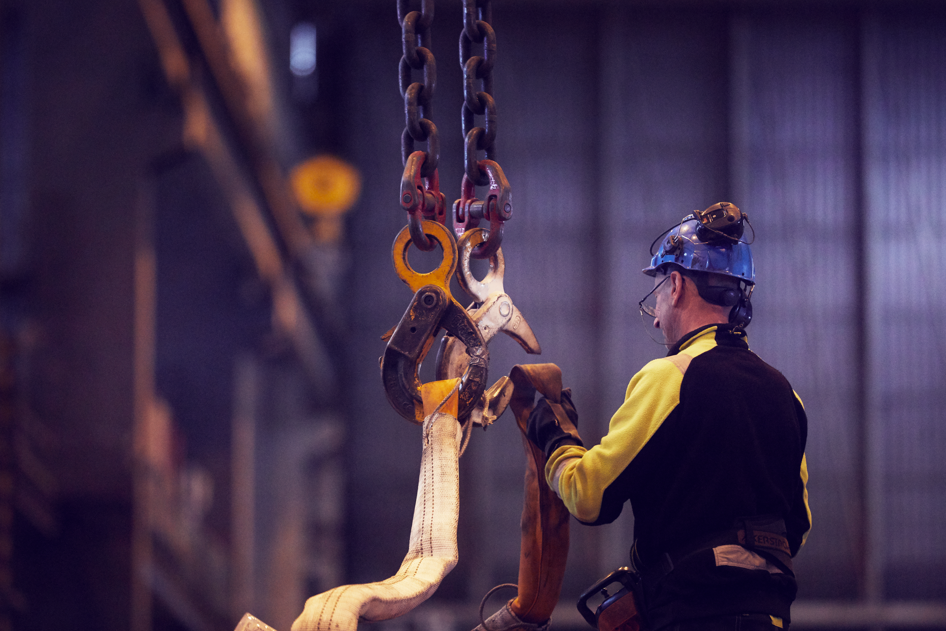 People at work - Working with steel elements