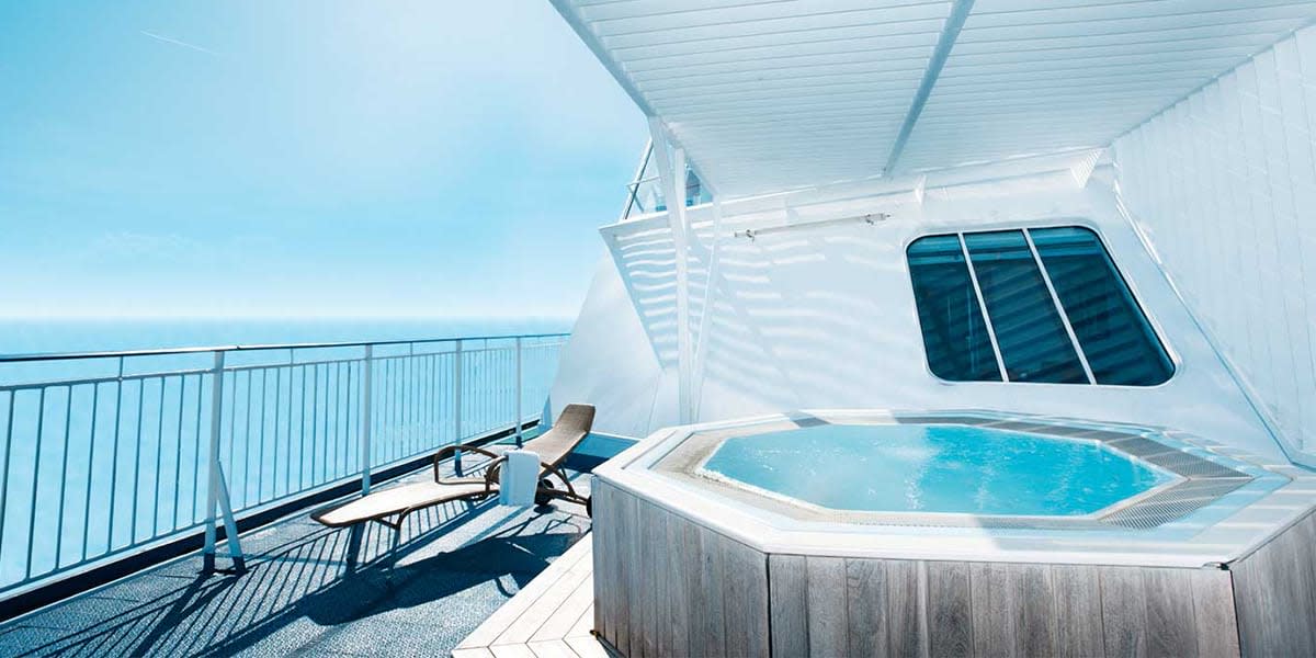 Udendørs jacuzzi i Owners Suite - Pearl Seaways