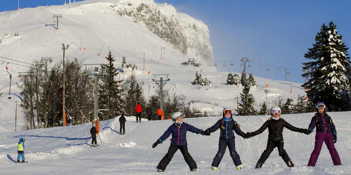 Glade børn på Skeikampen i Norge