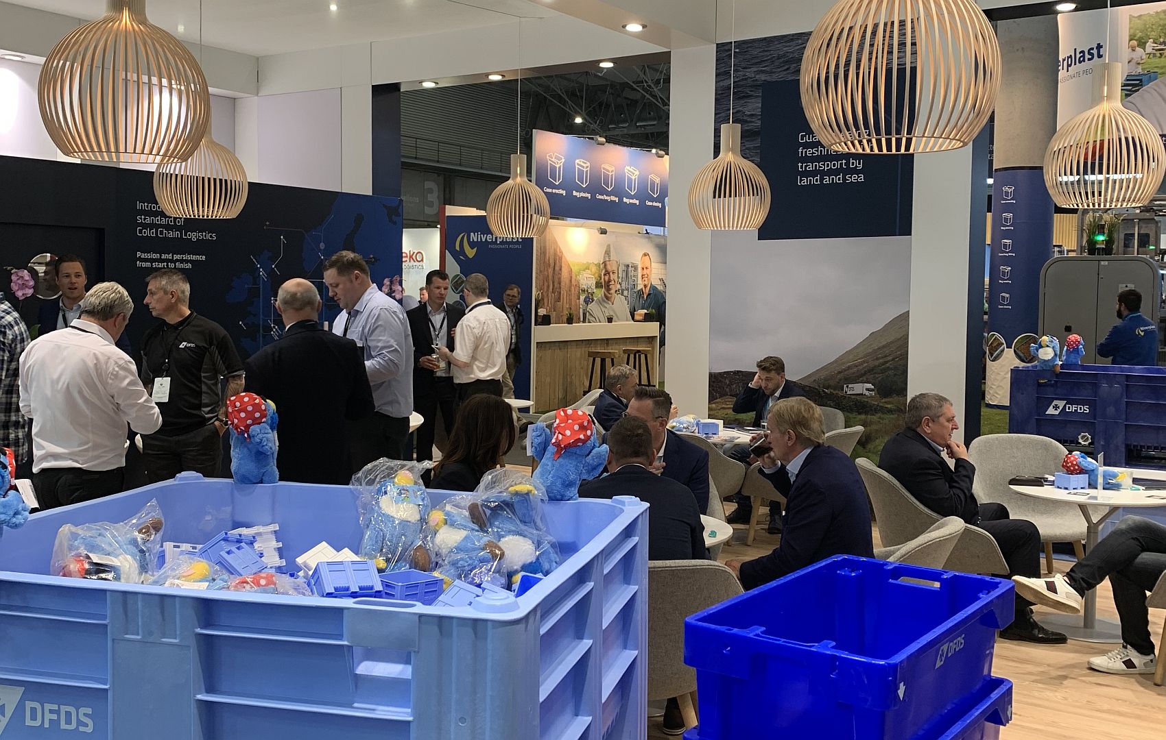 DFDS exhibition stand photo 001 at the Seafood Expo 2022 Barcelona 1700x1080