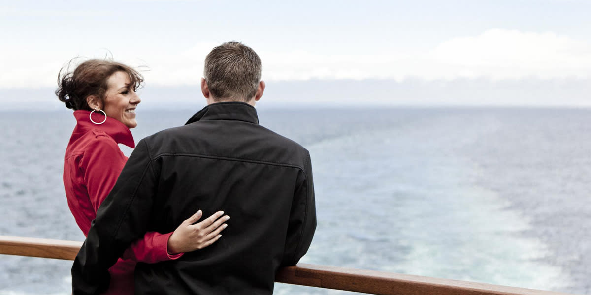 Pärchen auf dem Deck der DFDS Fähre  