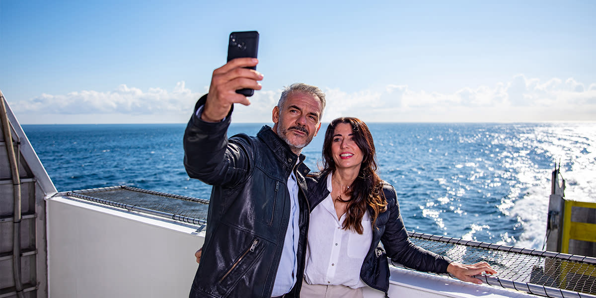 Passengers on board taking a photo. Ceuta-Algeicras route Routes du détroit de Gibraltar