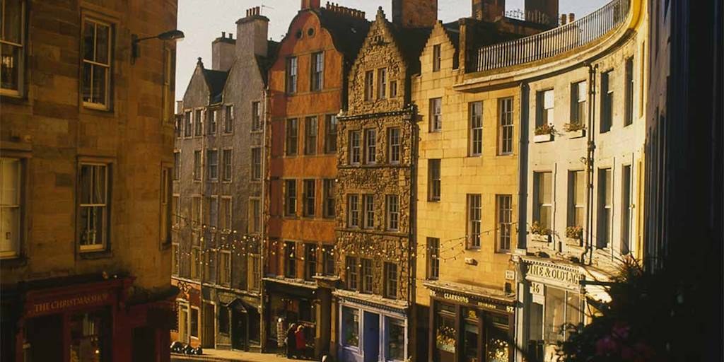Beautiful streets in Edinburgh, Scotland Edinburgh-streets