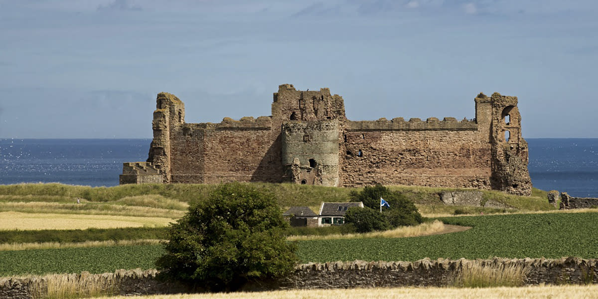 UNI 1200x600 high lands castles