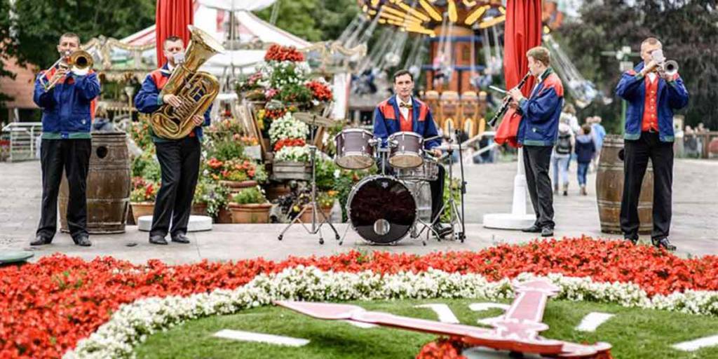 Band playing in the gardens of Hansa Park