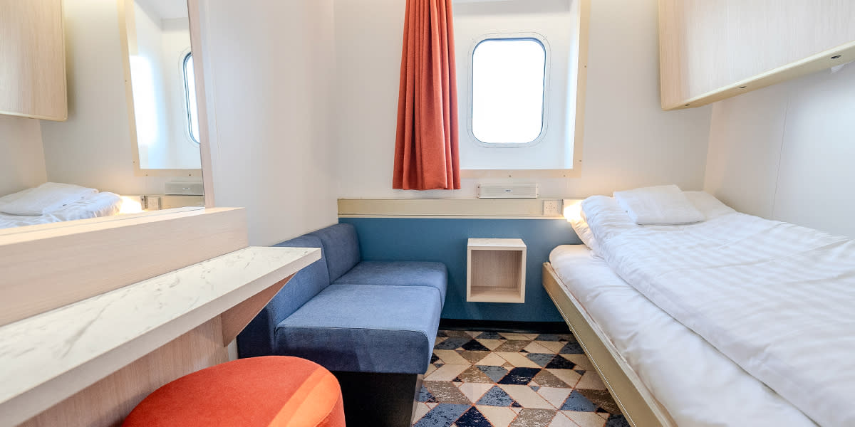 AN 26 04 112 A2 2-bed seaview cabin bunkbeds Web 1200x600