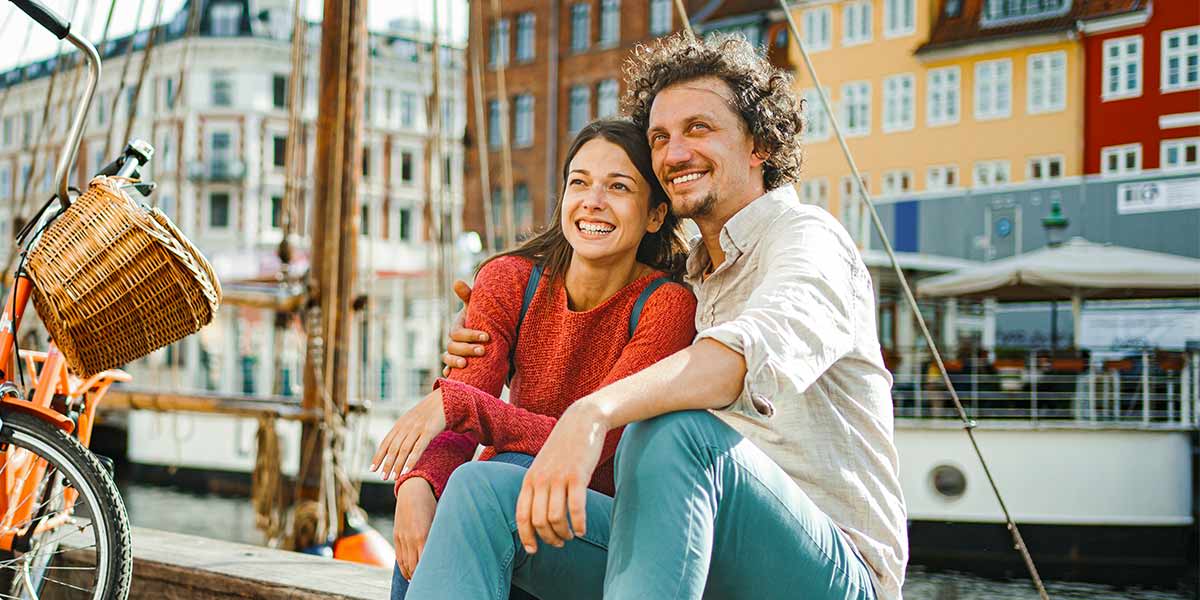 Couple in Nyhavn, Copenhagen - promo