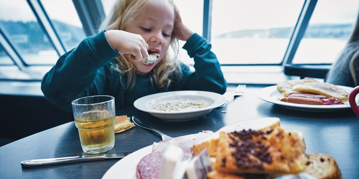 7-SEAS barn spiser morgenmad