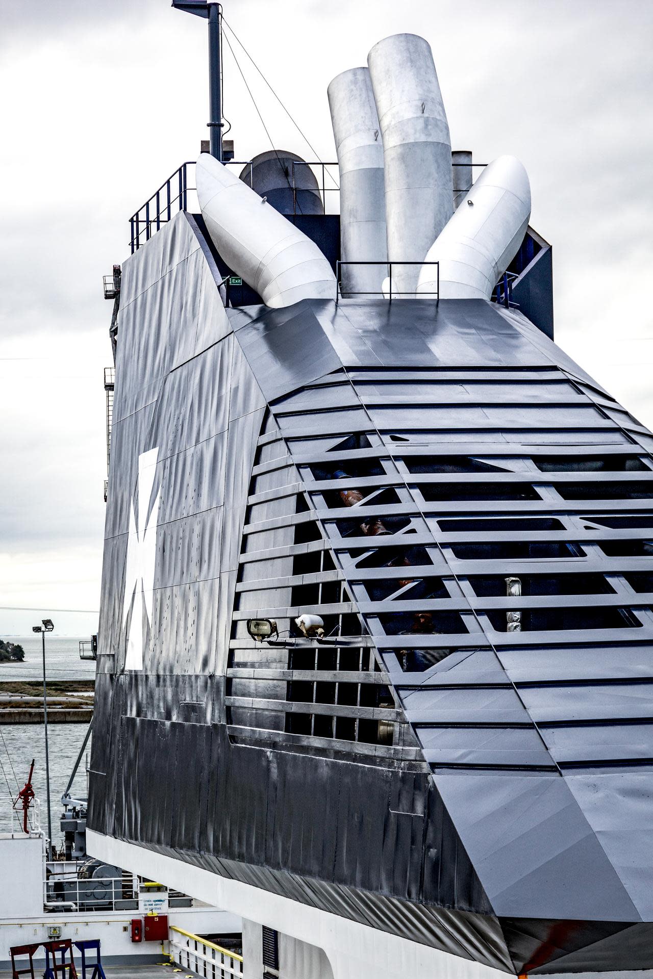 Picture of the front of a DFDS ship funnel DFDS ship funnel