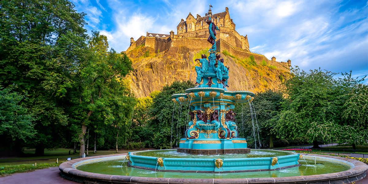 Edinburgh Castle and Ross fountain 1200x600