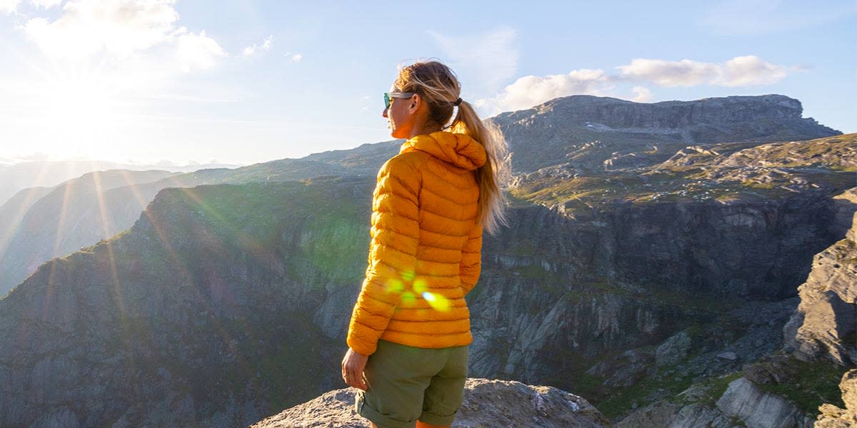 Promo Woman Hiking in Norway