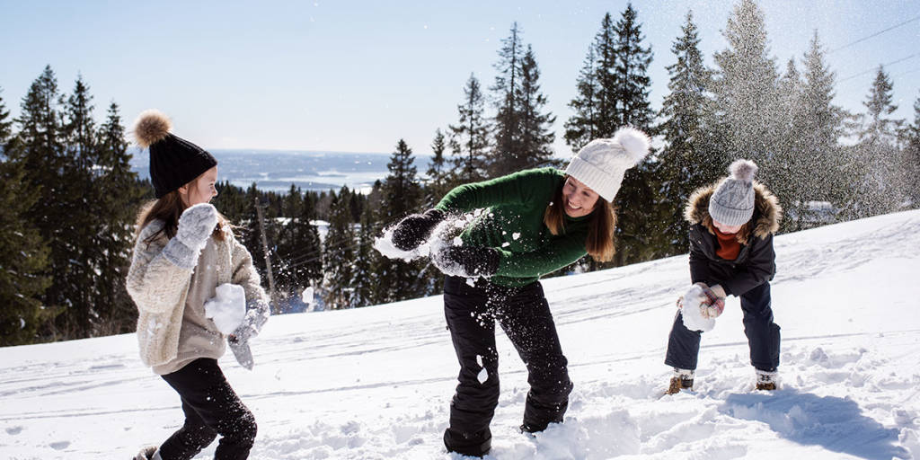 Familiesjov i sneen i Norge