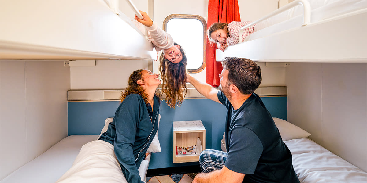 GL 26 02 137 Family Web 1200x600