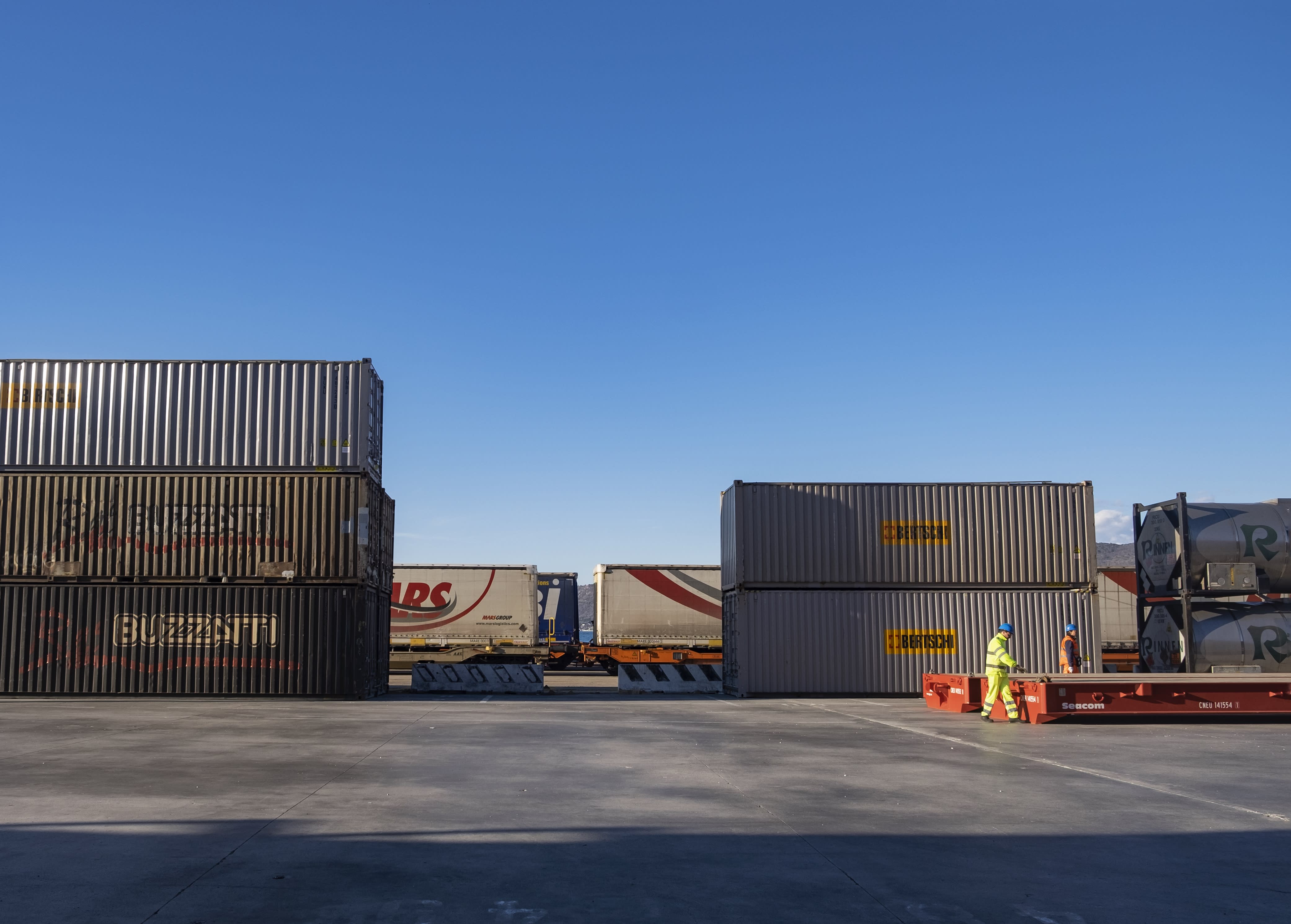 DFDS Containers - People working with containers