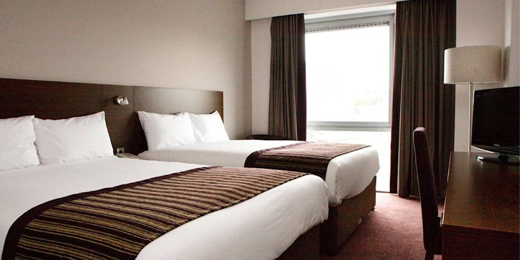 Comfortable hotel room Jurys-Inn-Hotel-Newcastle