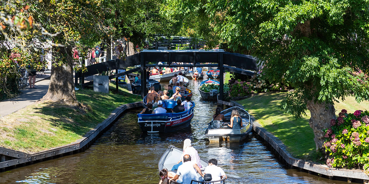 UK Most Beautiful Villages in the Netherlands Travel Guide Giethoorn 2