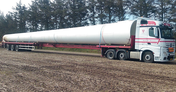 DFDS Logistics truck carrying a windmill tower