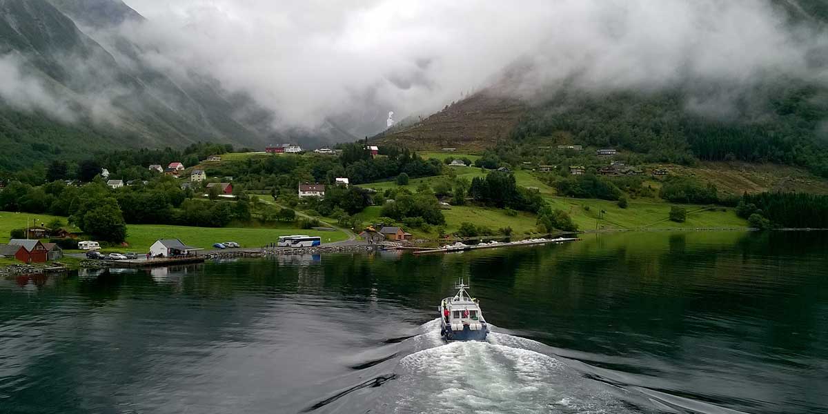 Norwary Boat and mountains H2