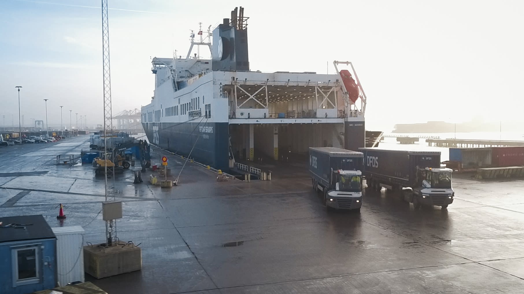 DFDS Ficaria Seaways unloading Gothenburg