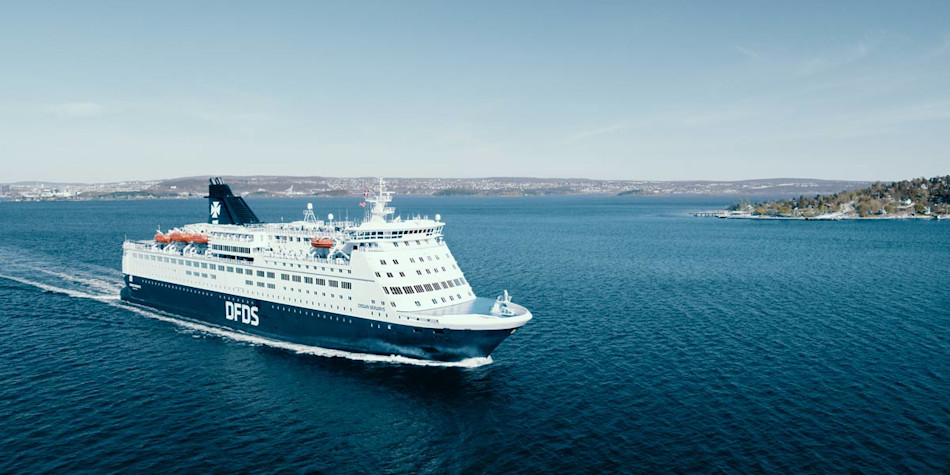 DFDS pearl seaways ship at sea 