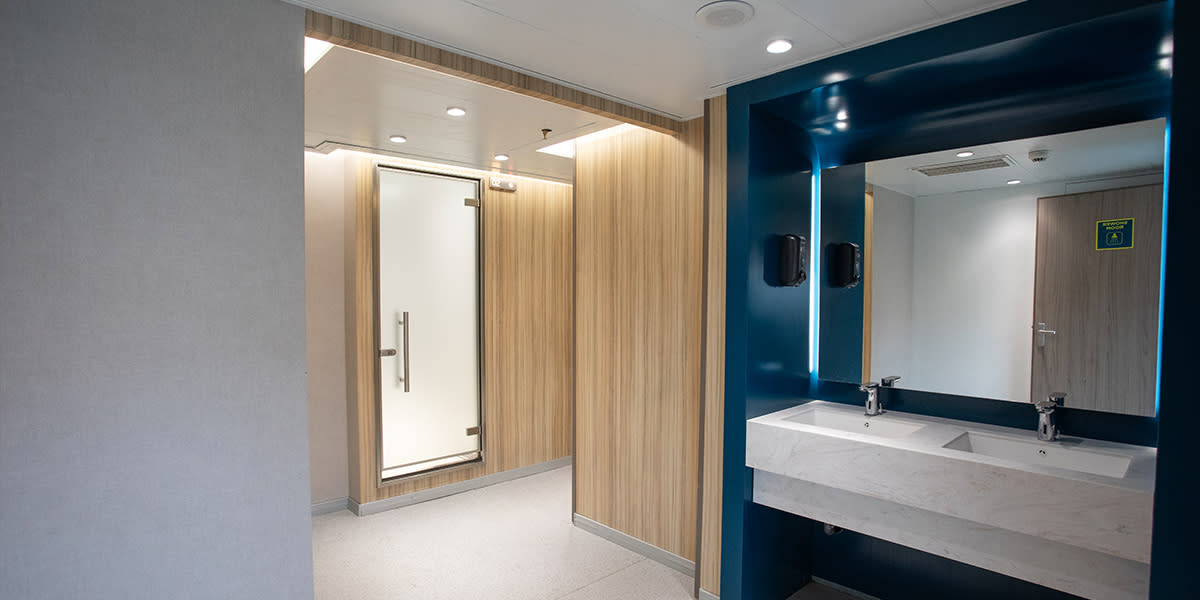 Shower bathroom in Capsule Hotel
