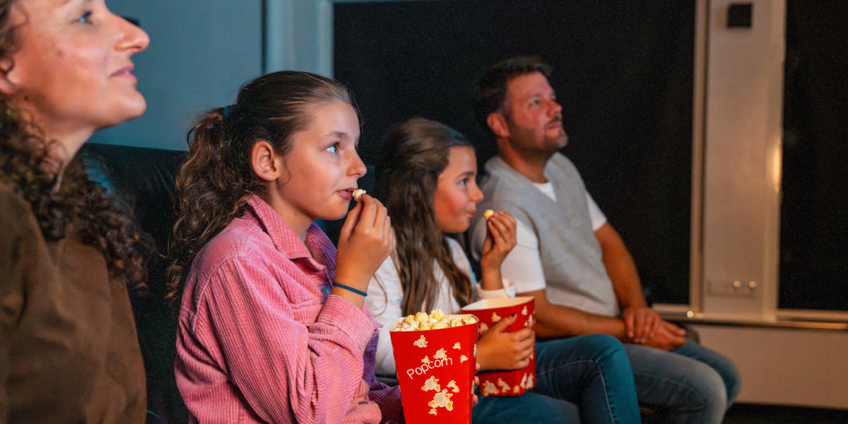 Kino teatras kelte iš Niukaslo į Amsterdamą Cinema onboard Newcastle-Amsterdam