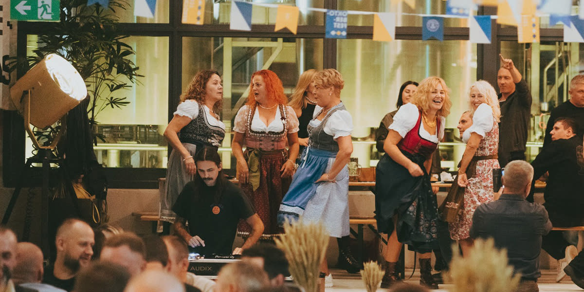 Oktoberfest in the Baltics, Hero