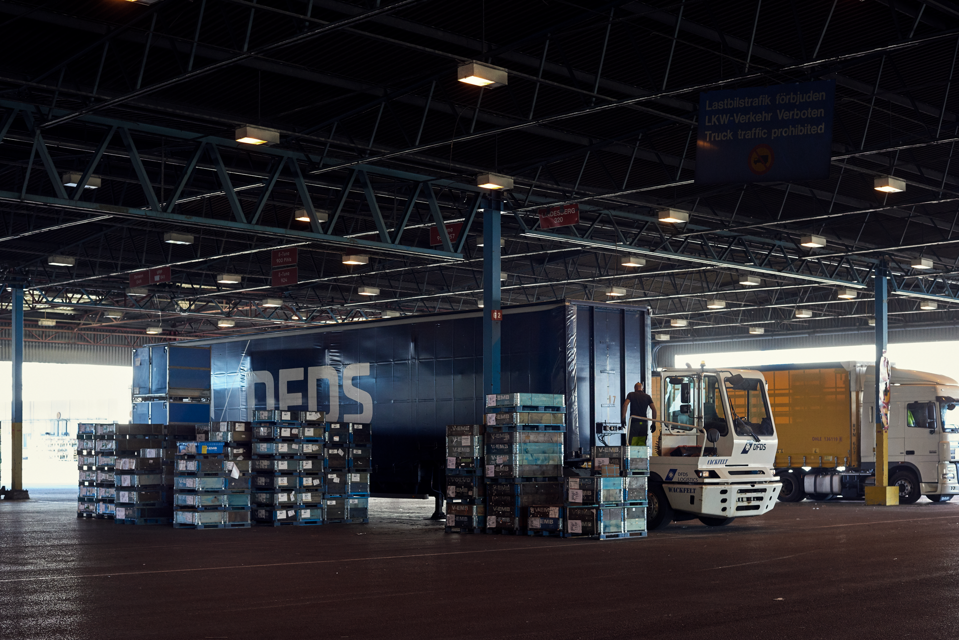 DFDS Warehouse - A DFDS truck 