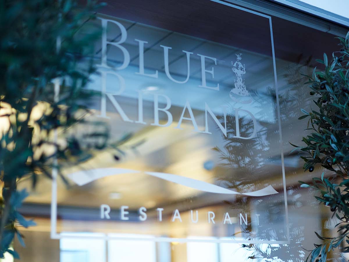 Blue Riband restaurant Schild