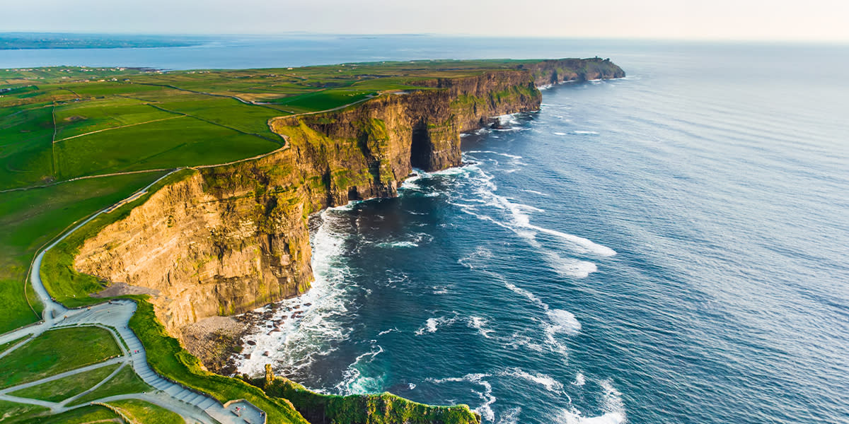 DE Ireland TravelGuide 1stBox Cliffs of Moher