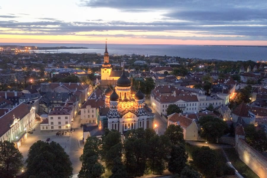 Tallinn by night