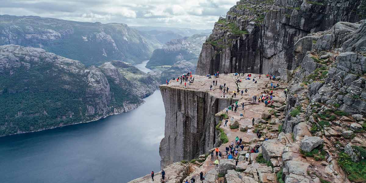 01 TextBoxImage Preikestolen credits Benjamin Davies 1200x600