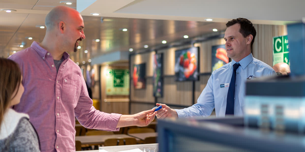 Family ordering food in the Horizon restaurant