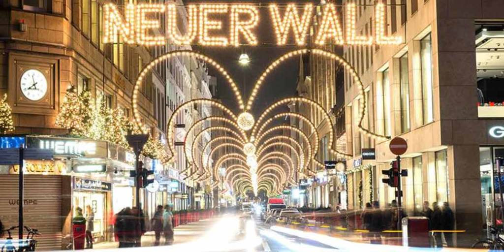 Christmas street lights in Hamburg 