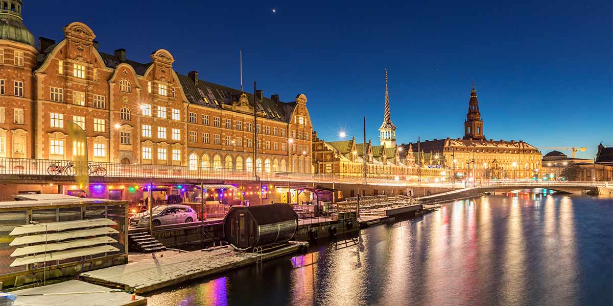 Christiansborg Slott og børsen i København