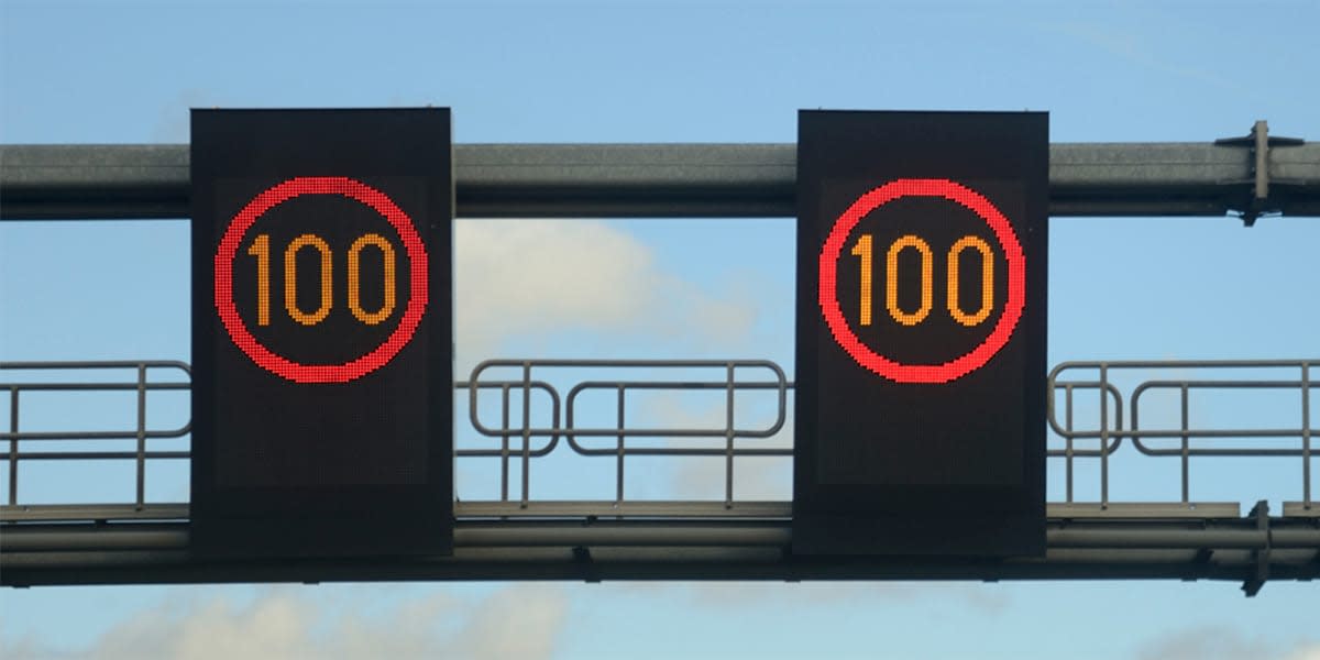 Motorcycling in Belgium - Speed limit sign