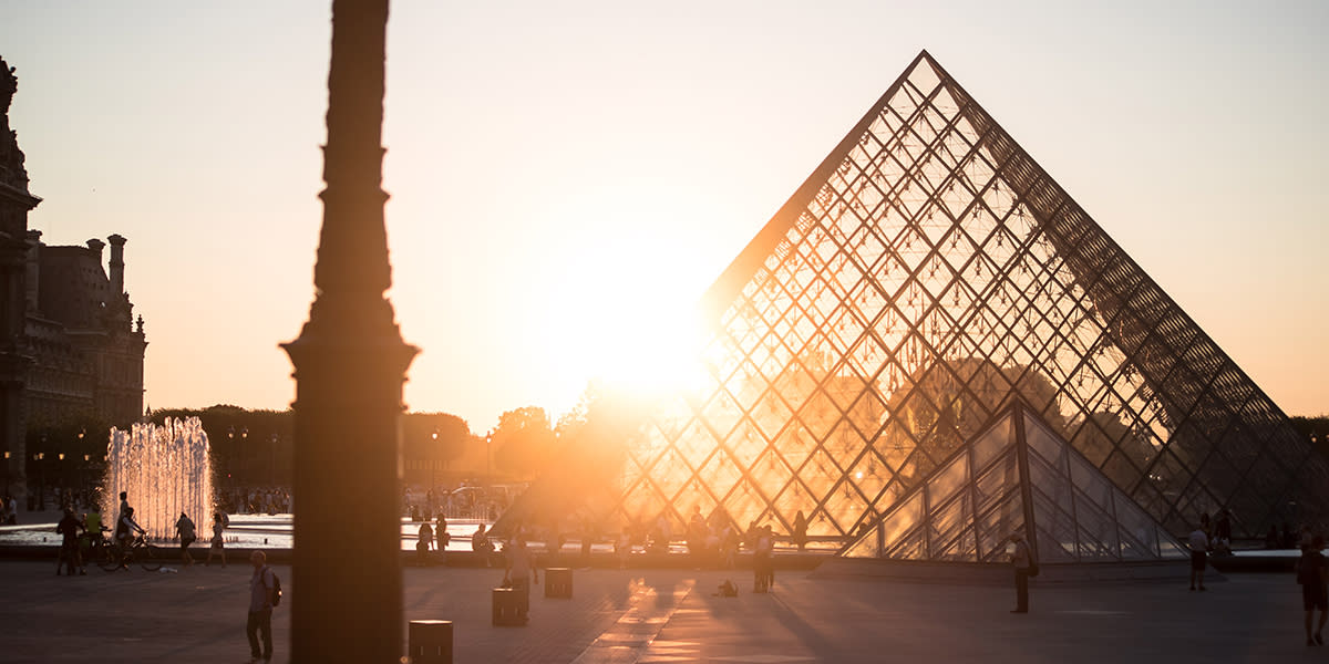 Musée du Louvre at sunset