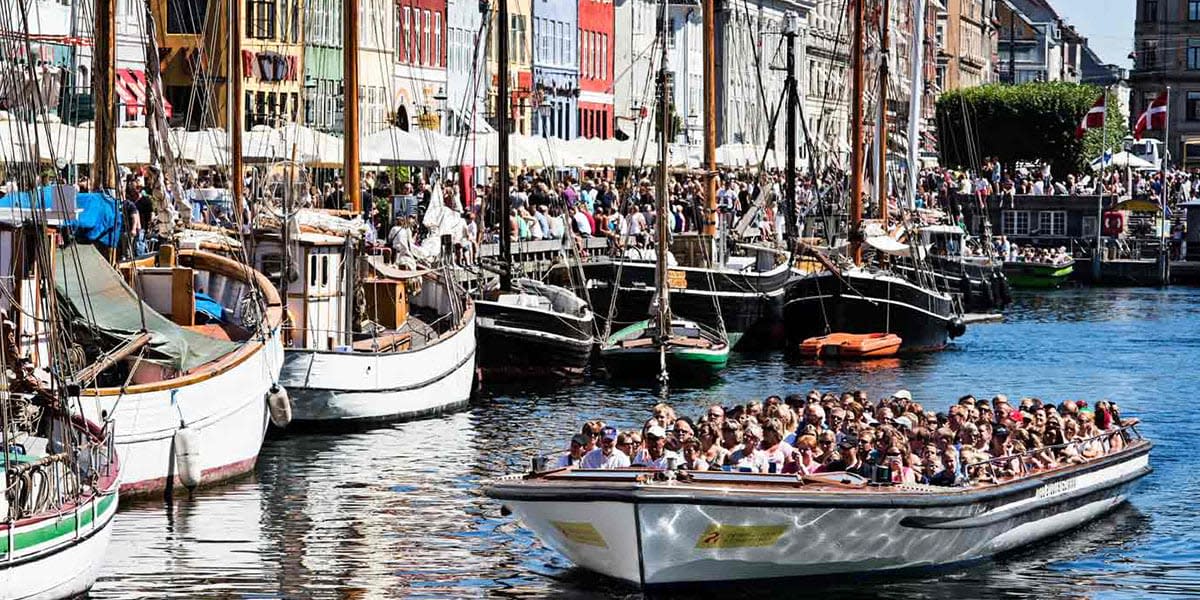 Kanalbåt i Nyhavn