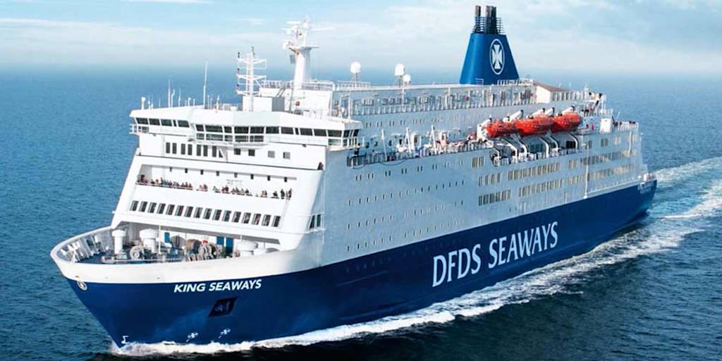The kings seaways ship sailing on the water King-seaways