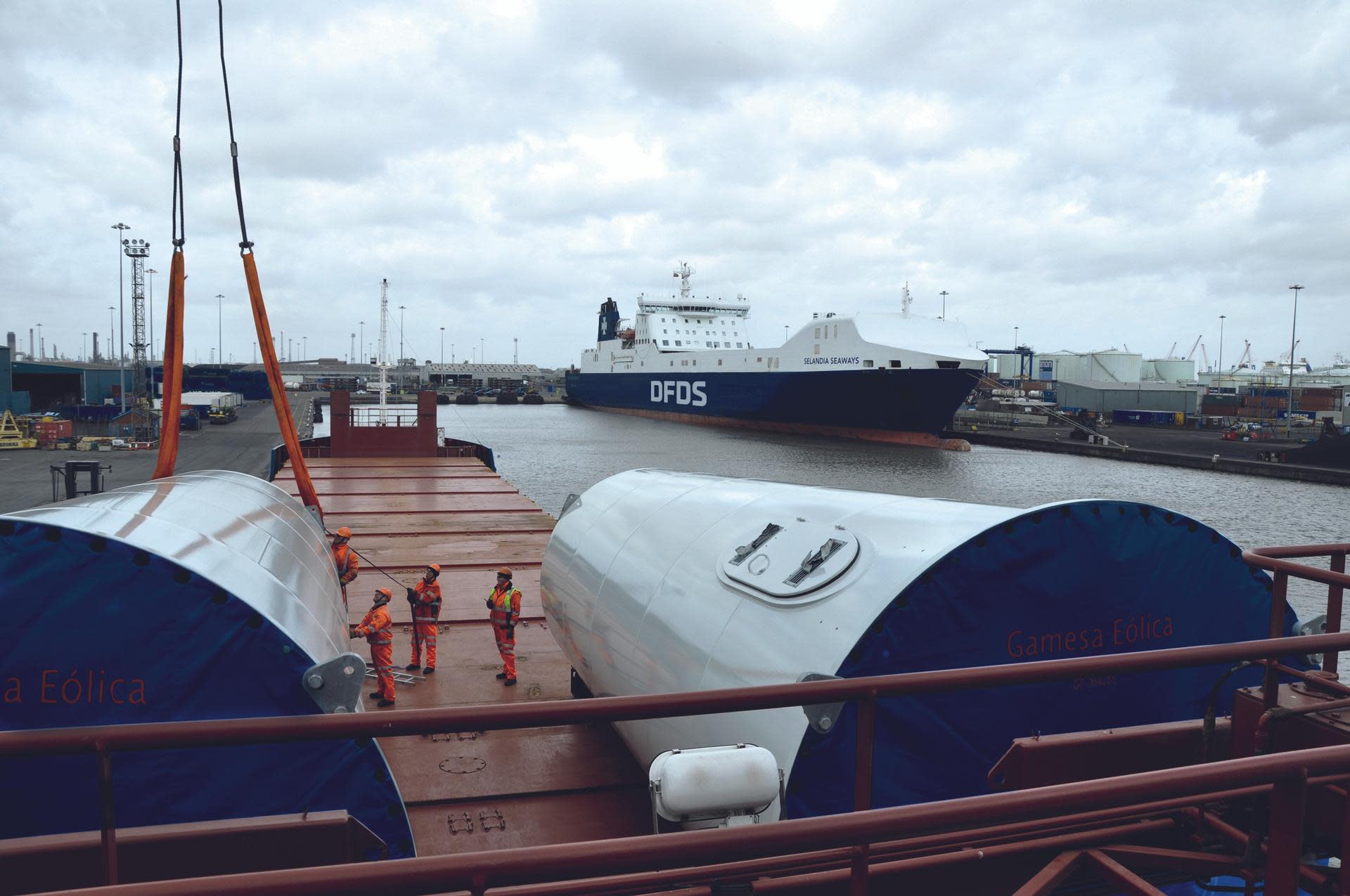 DFDS Special cargo turbine loaded on a vessel