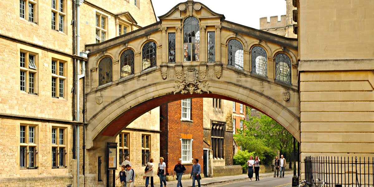 NL Oxford travel guide- 0006 Block 4 Bridge of Sighs