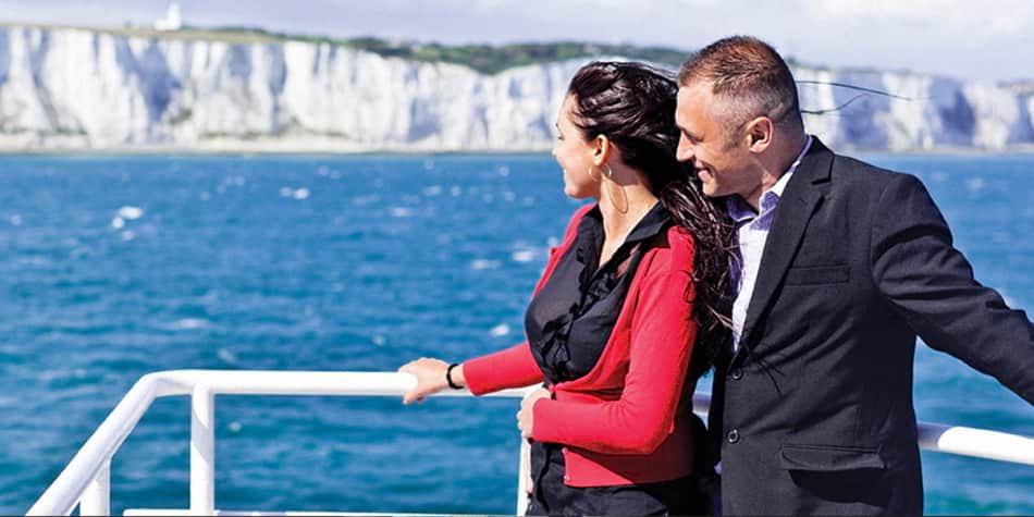 Couple sur le pont à Douvres