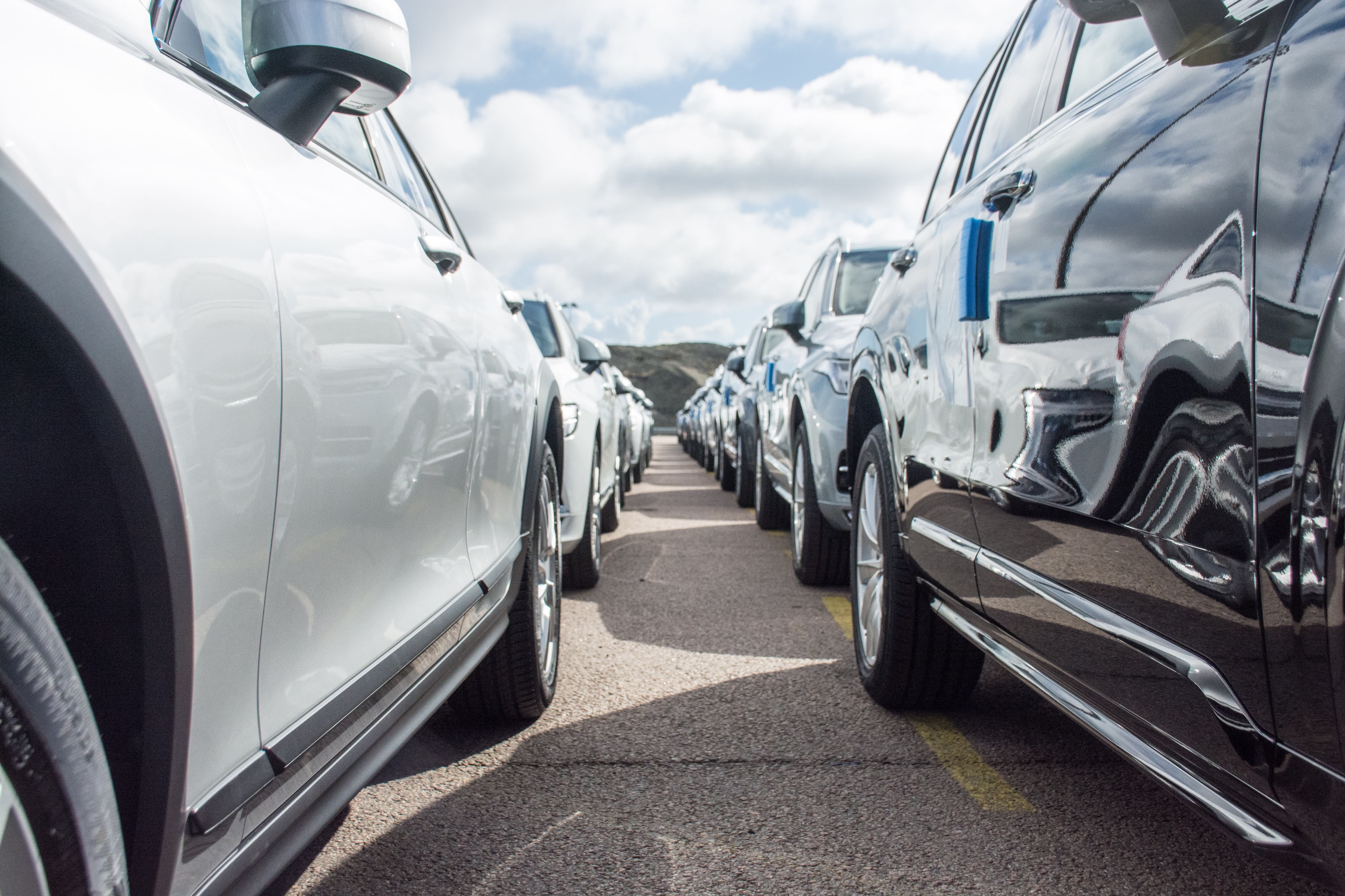 Cars lined up to enter a vessel for transportation with DFDS Logistics SNB 9281