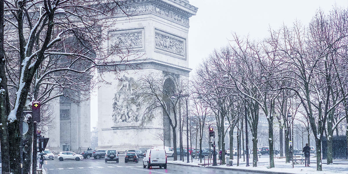 Arc de Triomphe in snow - Paris