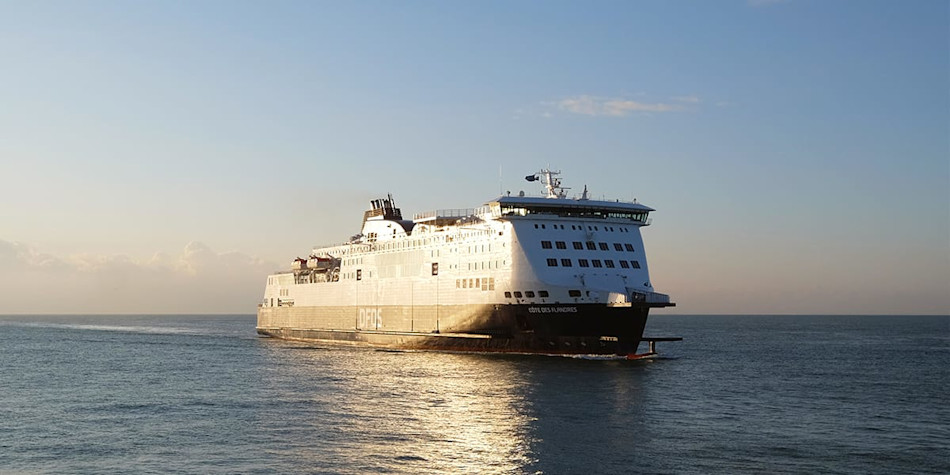 Cote des Flandres  ferry on the water 