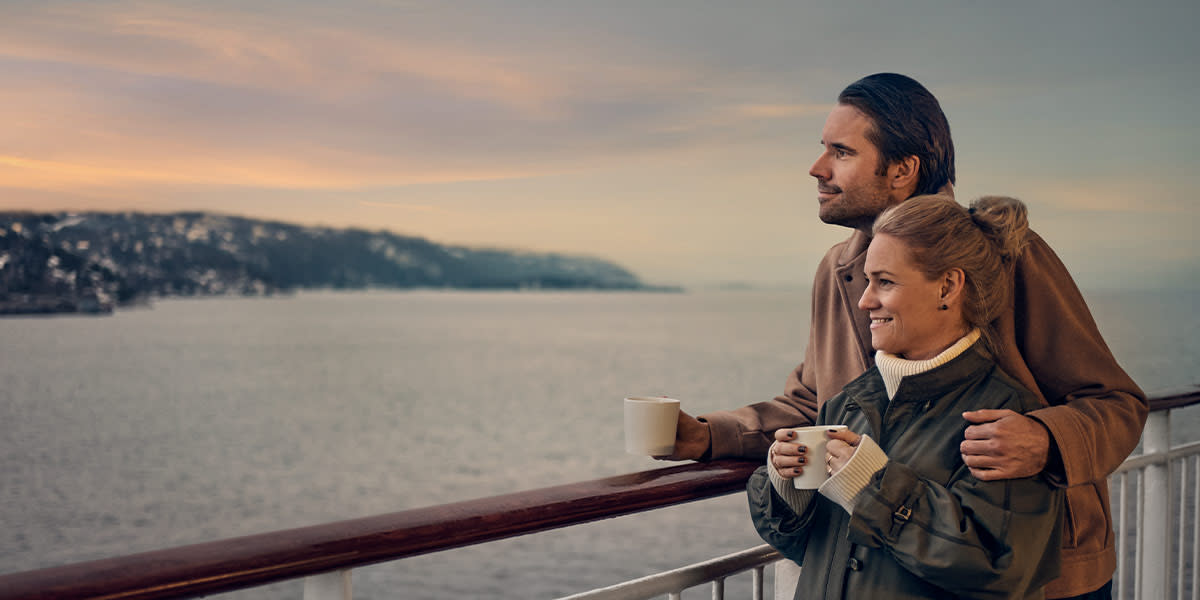 HERO couple in autumn with warm cup - NO