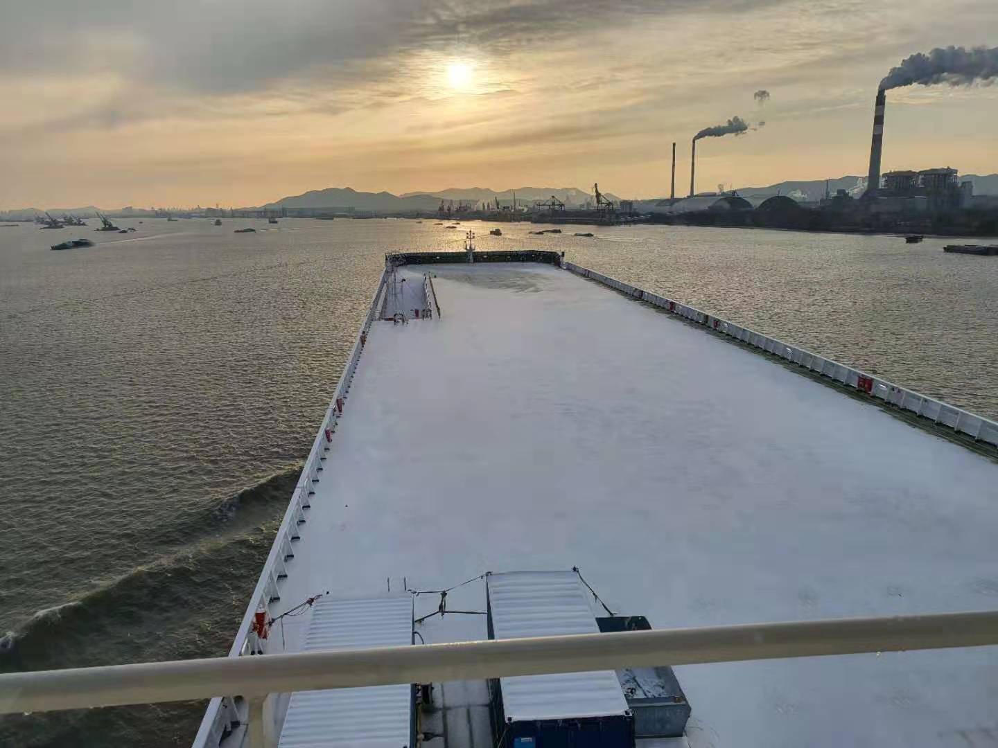 Mega freight ferry on the Yangtze River