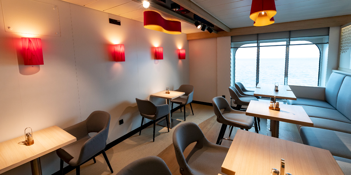 Space Charter Web Nils Holgersson Lounge