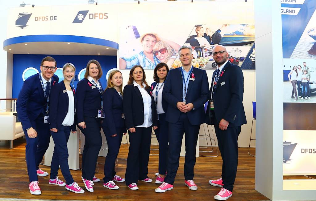 DFDS German team wearing pink sneakers DFDS German team pink sneakers